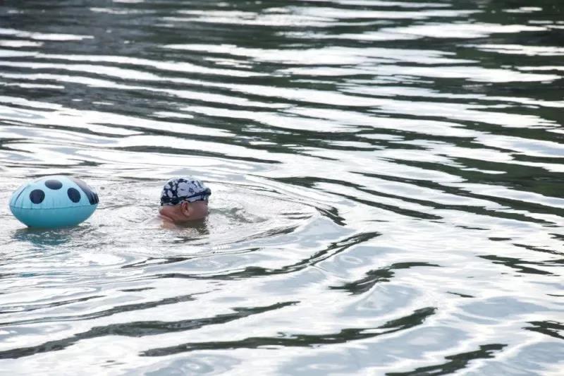 游泳愛好者橫渡東江活動 游泳愛好者橫渡東江活動